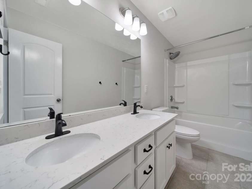 17237 Rider Wood Lane, Charlotte, NC 28278.  MLS# CAR4285511, YatesRealty ID 31201. 