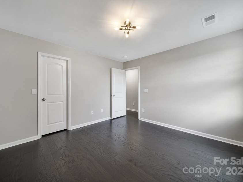 17237 Rider Wood Lane, Charlotte, NC 28278.  MLS# CAR4285511, YatesRealty ID 31201. 