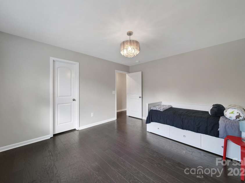 17237 Rider Wood Lane, Charlotte, NC 28278.  MLS# CAR4285511, YatesRealty ID 31201. 