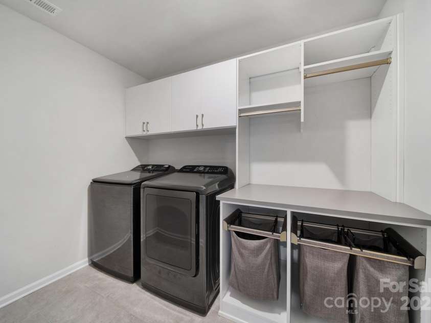 17237 Rider Wood Lane, Charlotte, NC 28278.  MLS# CAR4285511, YatesRealty ID 31201. 