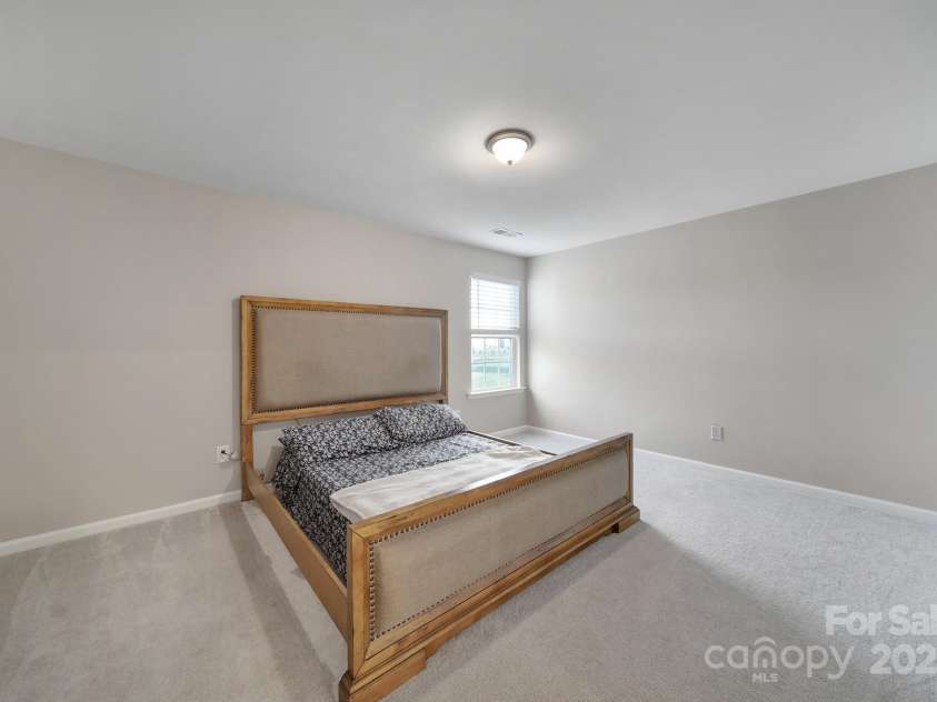 17237 Rider Wood Lane, Charlotte, NC 28278.  MLS# CAR4285511, YatesRealty ID 31201. 