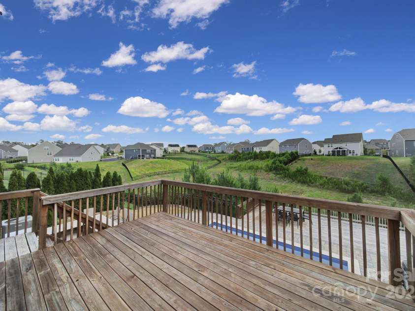 17237 Rider Wood Lane, Charlotte, NC 28278.  MLS# CAR4285511, YatesRealty ID 31201. 