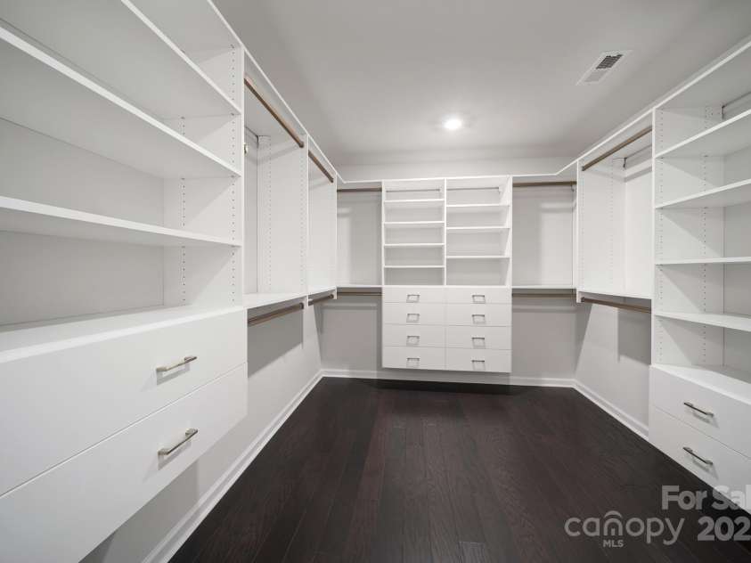 17237 Rider Wood Lane, Charlotte, NC 28278.  MLS# CAR4331462, YatesRealty ID 31201. 