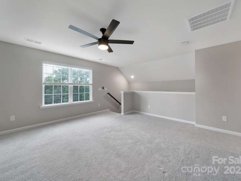 17237 Rider Wood Lane, Charlotte, NC 28278.  MLS# CAR4331462, YatesRealty ID 31201. 