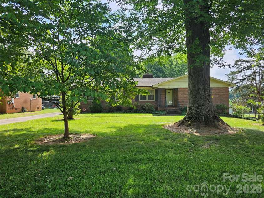 331 Woodside Drive, Shelby, NC 28150.  MLS# CAR4387360, YatesRealty ID 31201. 