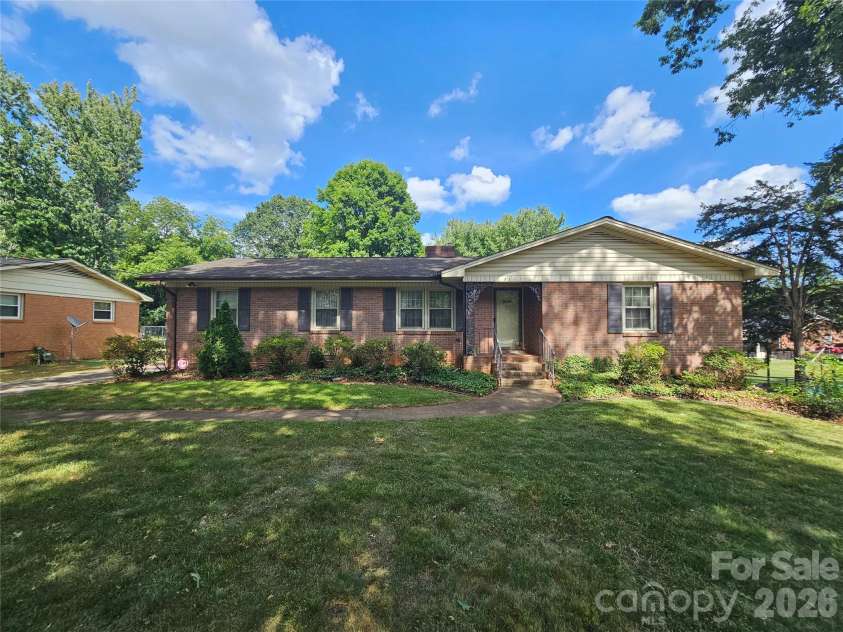 331 Woodside Drive, Shelby, NC 28150.  MLS# CAR4387360, YatesRealty ID 31201. 