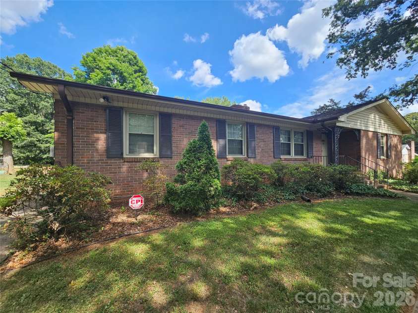 331 Woodside Drive, Shelby, NC 28150.  MLS# CAR4387360, YatesRealty ID 31201. 