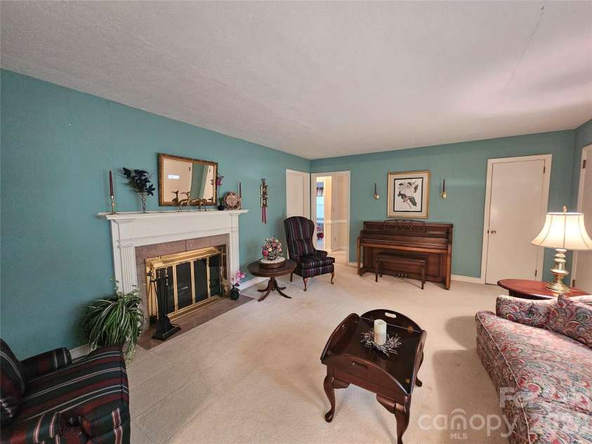 331 Woodside Drive, Shelby, NC 28150.  MLS# CAR4387360, YatesRealty ID 31201. 
