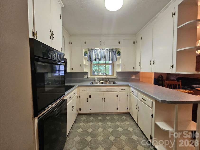331 Woodside Drive, Shelby, NC 28150.  MLS# CAR4387360, YatesRealty ID 31201. 