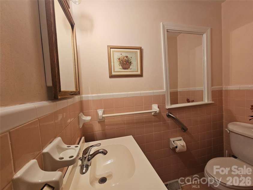 331 Woodside Drive, Shelby, NC 28150.  MLS# CAR4387360, YatesRealty ID 31201. 