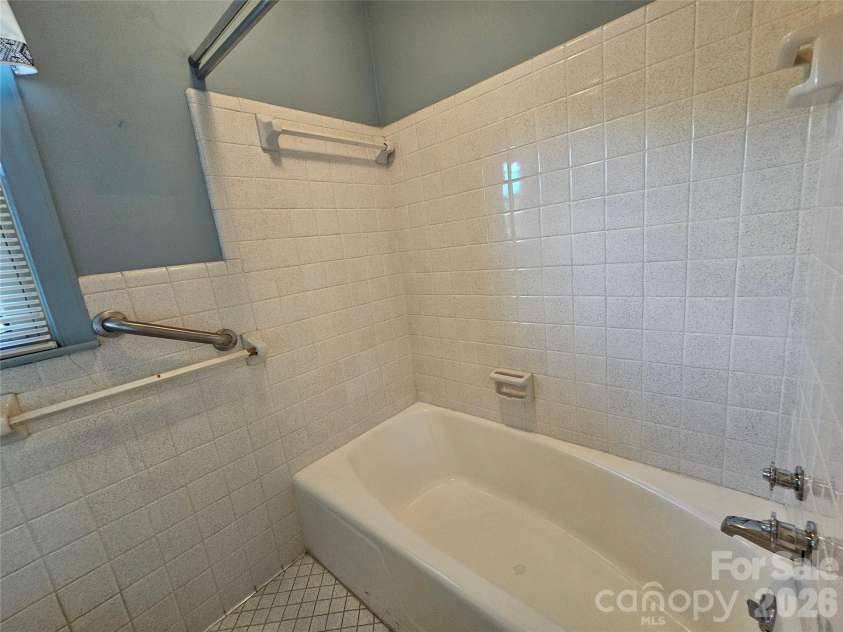 331 Woodside Drive, Shelby, NC 28150.  MLS# CAR4387360, YatesRealty ID 31201. 