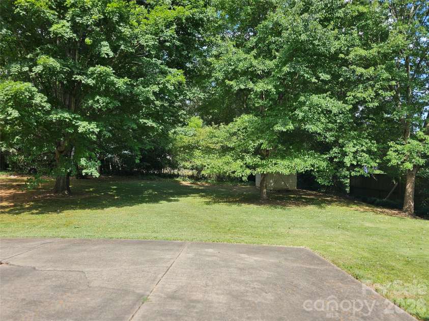 331 Woodside Drive, Shelby, NC 28150.  MLS# CAR4387360, YatesRealty ID 31201. 