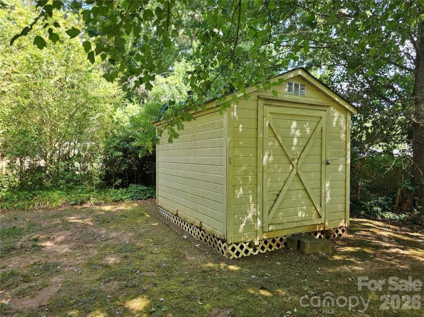 331 Woodside Drive, Shelby, NC 28150.  MLS# CAR4387360, YatesRealty ID 31201. 