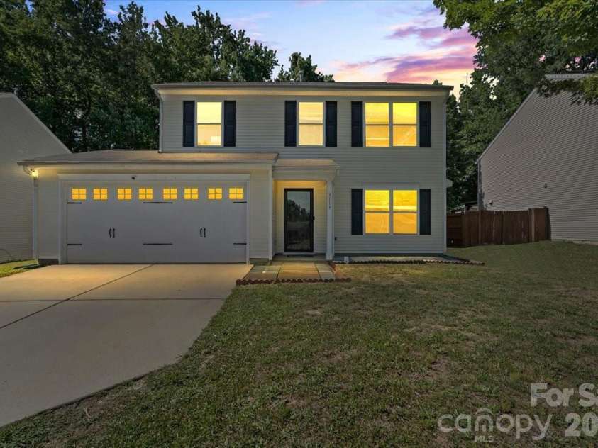 3119 Decapolis Drive, Charlotte, NC 28215.  MLS# CAR4385642, YatesRealty ID 31202. 