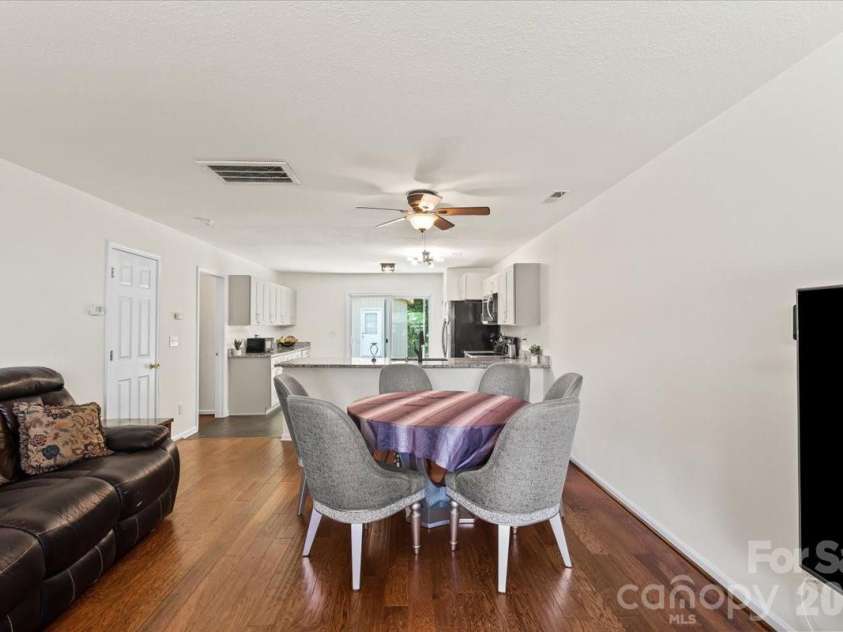 3119 Decapolis Drive, Charlotte, NC 28215.  MLS# CAR4385642, YatesRealty ID 31202. 