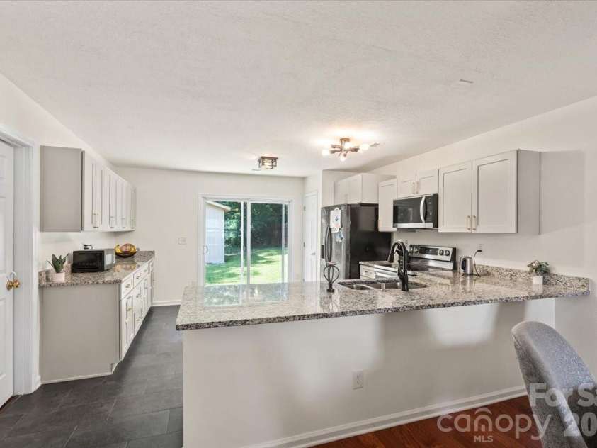 3119 Decapolis Drive, Charlotte, NC 28215.  MLS# CAR4385642, YatesRealty ID 31202. 