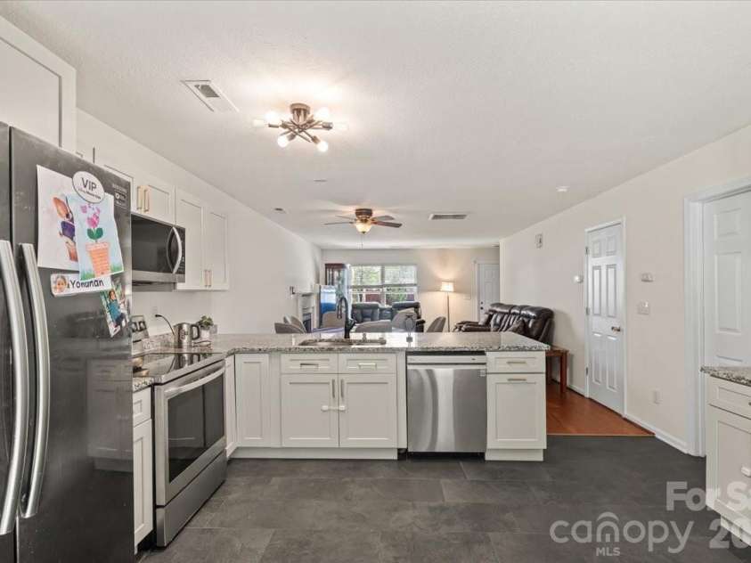 3119 Decapolis Drive, Charlotte, NC 28215.  MLS# CAR4385642, YatesRealty ID 31202. 
