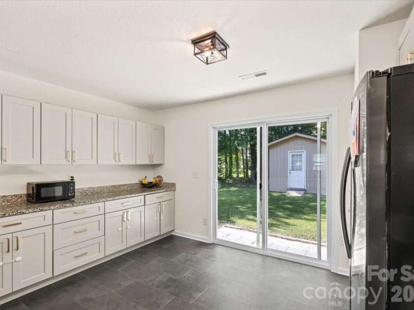 3119 Decapolis Drive, Charlotte, NC 28215.  MLS# CAR4385642, YatesRealty ID 31202. 
