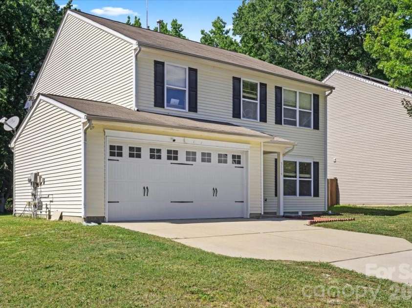 3119 Decapolis Drive, Charlotte, NC 28215.  MLS# CAR4385642, YatesRealty ID 31202. 