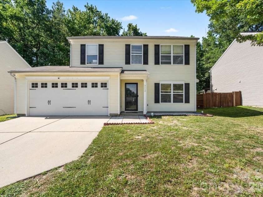 3119 Decapolis Drive, Charlotte, NC 28215.  MLS# CAR4385642, YatesRealty ID 31202. 