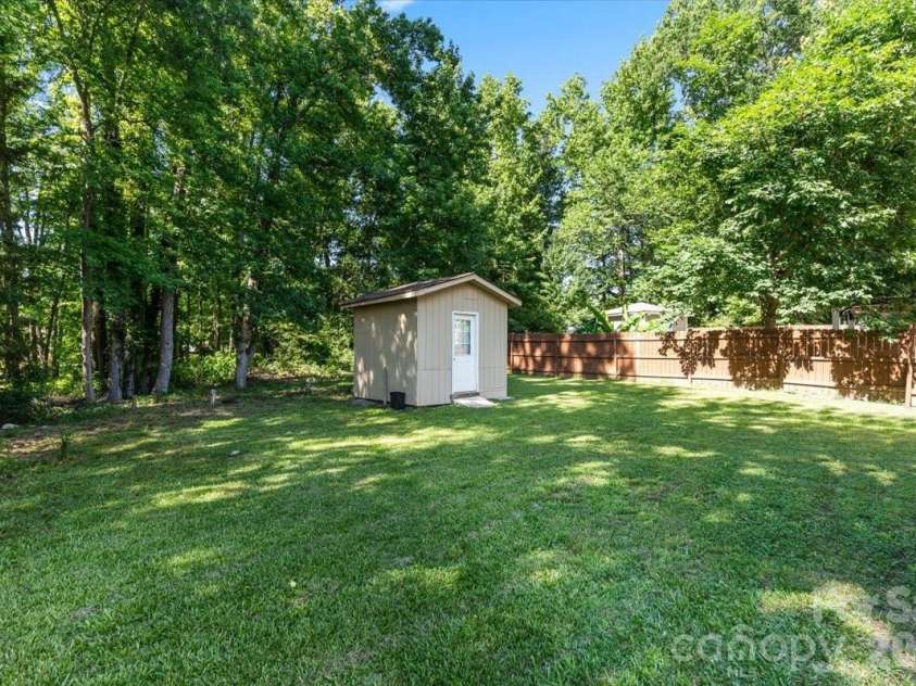 3119 Decapolis Drive, Charlotte, NC 28215.  MLS# CAR4385642, YatesRealty ID 31202. 