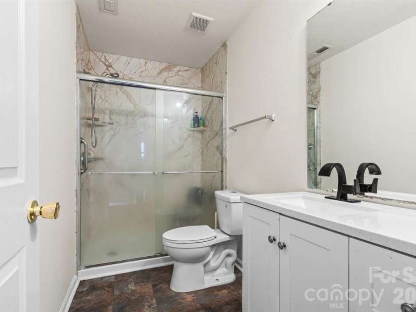 3119 Decapolis Drive, Charlotte, NC 28215.  MLS# CAR4385642, YatesRealty ID 31202. 