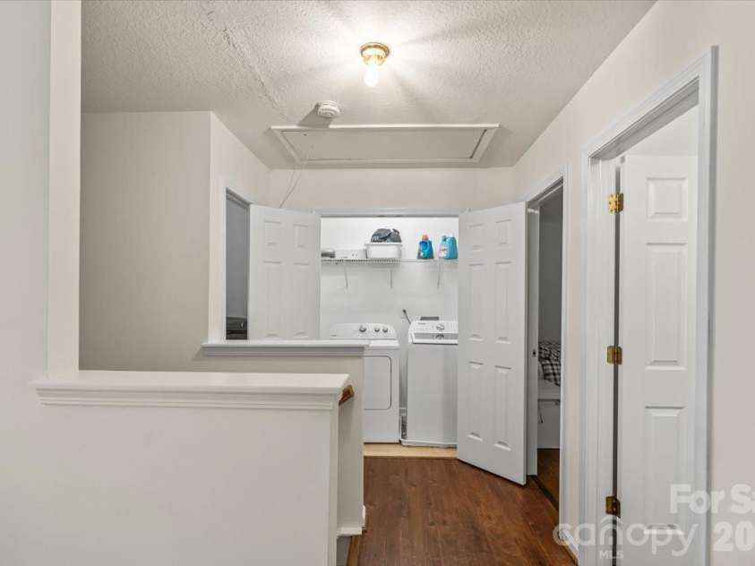 3119 Decapolis Drive, Charlotte, NC 28215.  MLS# CAR4385642, YatesRealty ID 31202. Loundary on 2nd floor