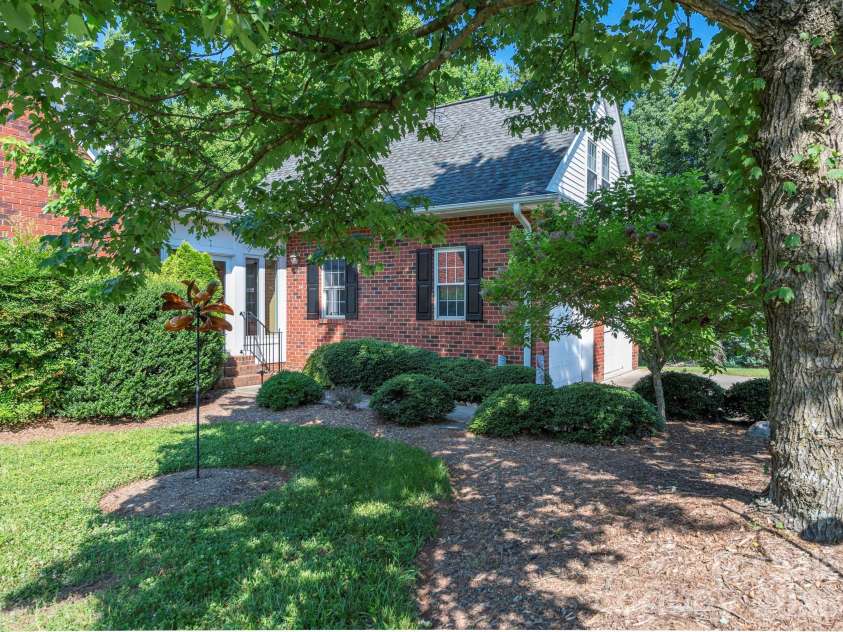 4440 Hucks Road, Charlotte, NC 28269.  MLS# CAR4375835, YatesRealty ID 31203. 
