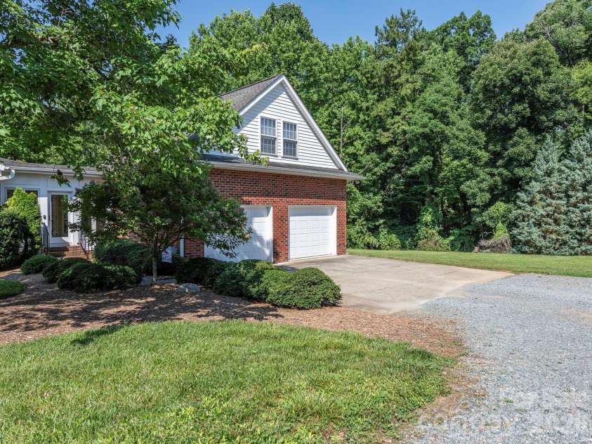 4440 Hucks Road, Charlotte, NC 28269.  MLS# CAR4375835, YatesRealty ID 31203. 