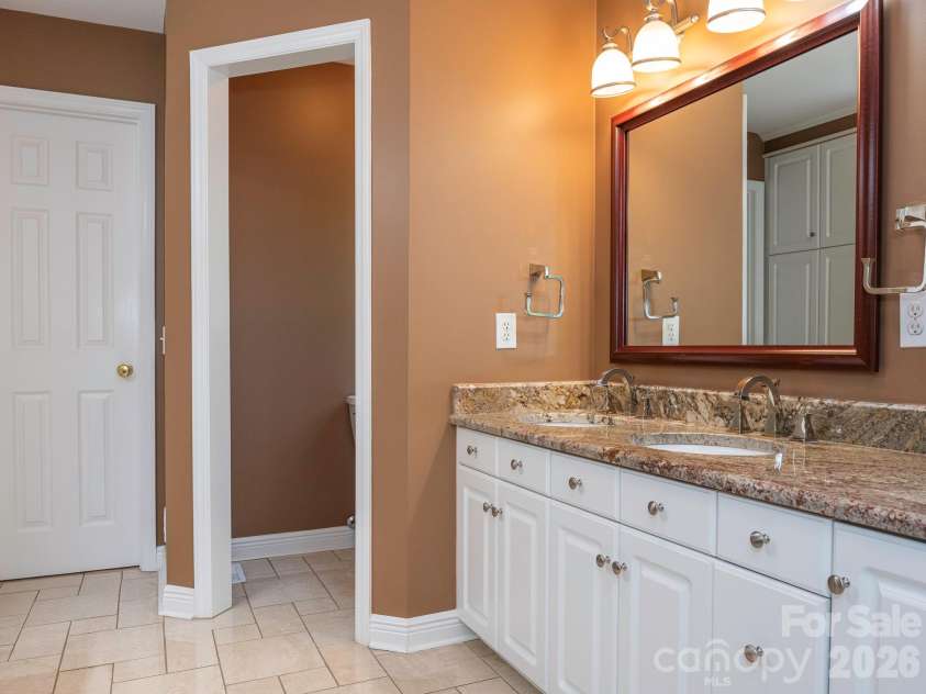 4440 Hucks Road, Charlotte, NC 28269.  MLS# CAR4375835, YatesRealty ID 31203. Beautiful primary bath