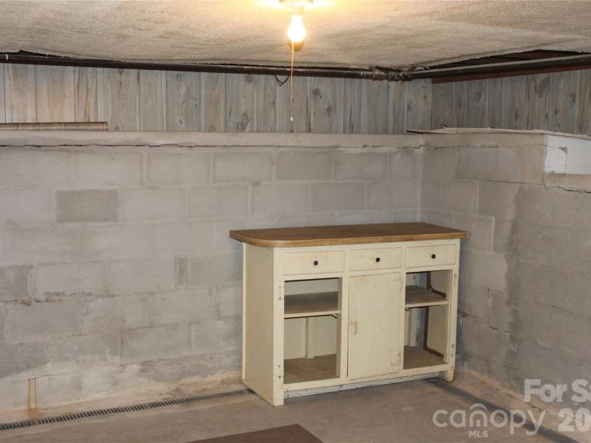 507 Dakota Street, Kannapolis, NC 28083.  MLS# CAR4382627, YatesRealty ID 31204. BASEMENT ROOM