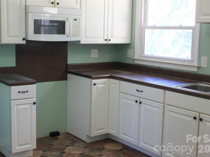 507 Dakota Street, Kannapolis, NC 28083.  MLS# CAR4382627, YatesRealty ID 31204. KITCHEN