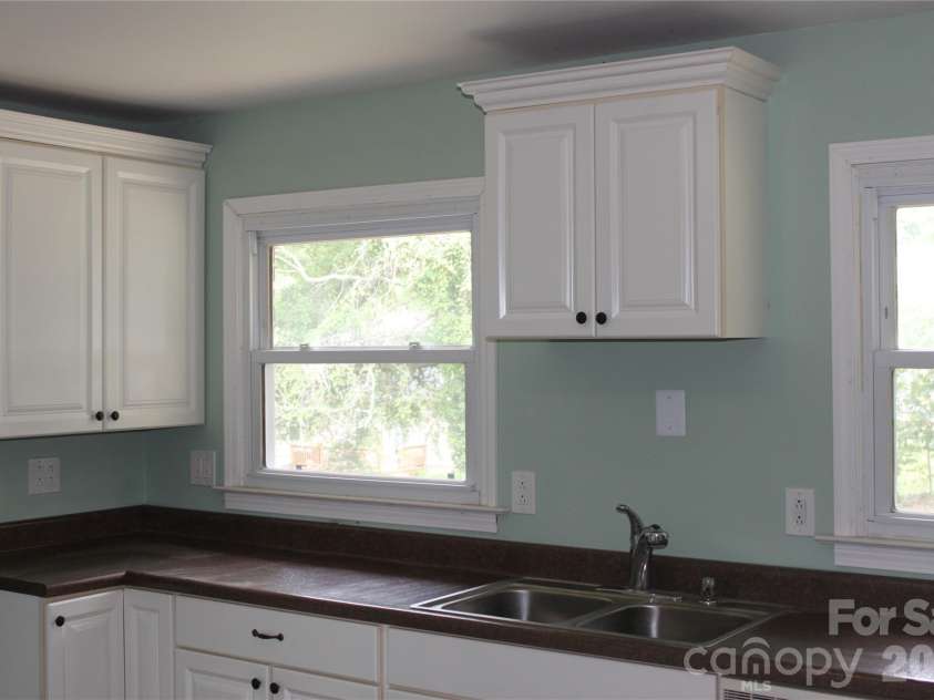 507 Dakota Street, Kannapolis, NC 28083.  MLS# CAR4382627, YatesRealty ID 31204. KITCHEN