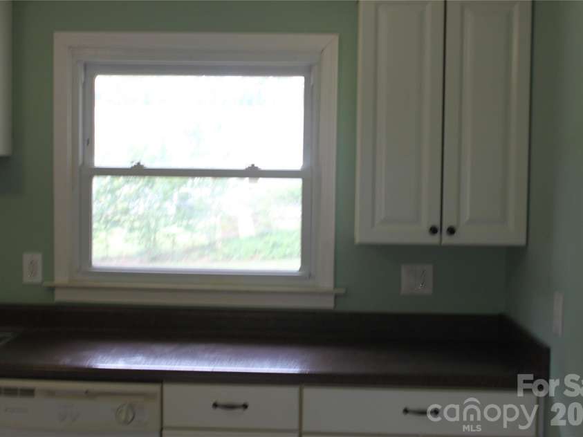 507 Dakota Street, Kannapolis, NC 28083.  MLS# CAR4382627, YatesRealty ID 31204. KITCHEN CABINETS