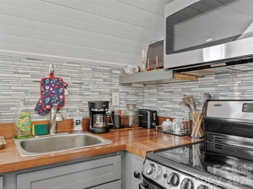 5 Fieldtop Lane, Arden, NC 28704.  MLS# CAR4386658, YatesRealty ID 31206. 