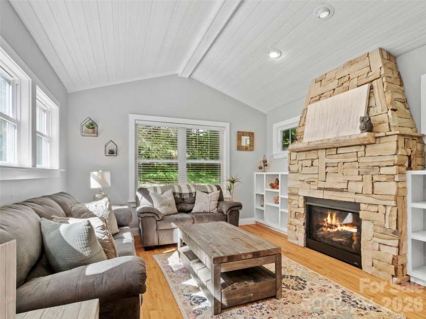 5 Fieldtop Lane, Arden, NC 28704.  MLS# CAR4386658, YatesRealty ID 31206. 