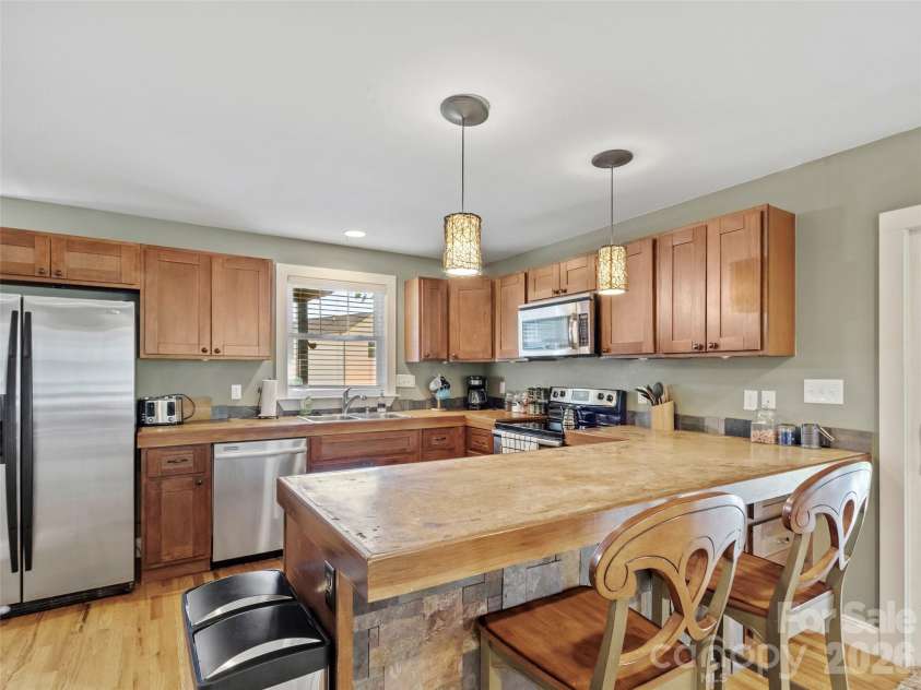 5 Fieldtop Lane, Arden, NC 28704.  MLS# CAR4386658, YatesRealty ID 31206. 