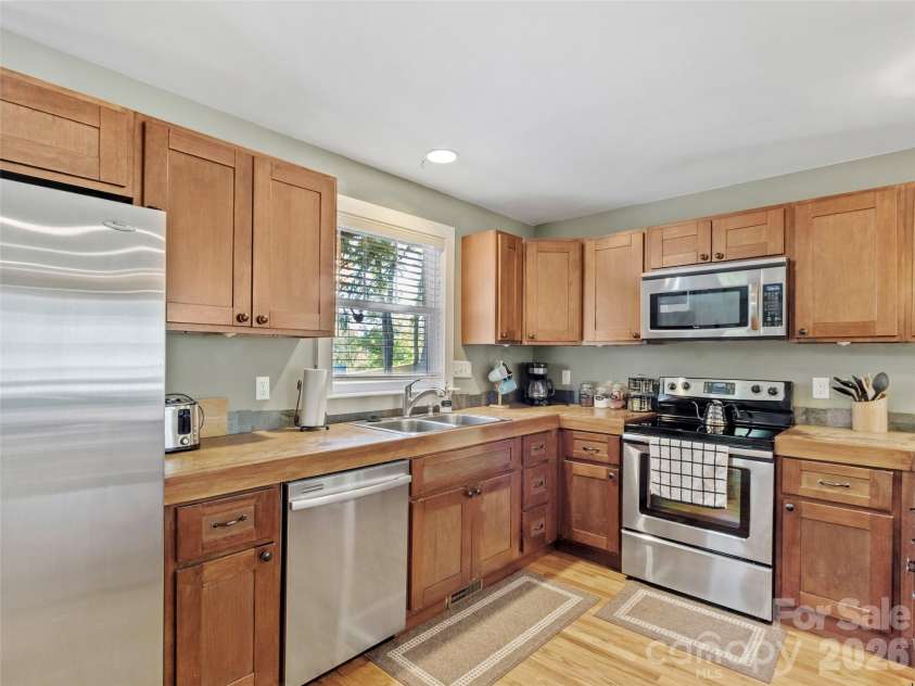 5 Fieldtop Lane, Arden, NC 28704.  MLS# CAR4386658, YatesRealty ID 31206. 