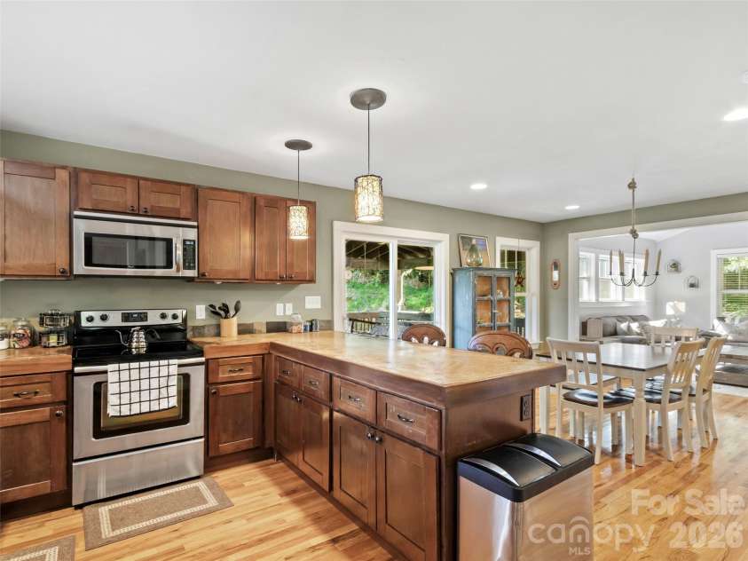 5 Fieldtop Lane, Arden, NC 28704.  MLS# CAR4386658, YatesRealty ID 31206. 