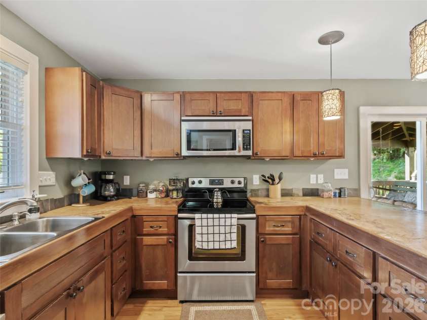 5 Fieldtop Lane, Arden, NC 28704.  MLS# CAR4386658, YatesRealty ID 31206. 