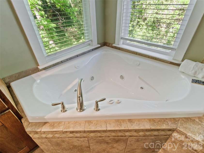 5 Fieldtop Lane, Arden, NC 28704.  MLS# CAR4386658, YatesRealty ID 31206. 