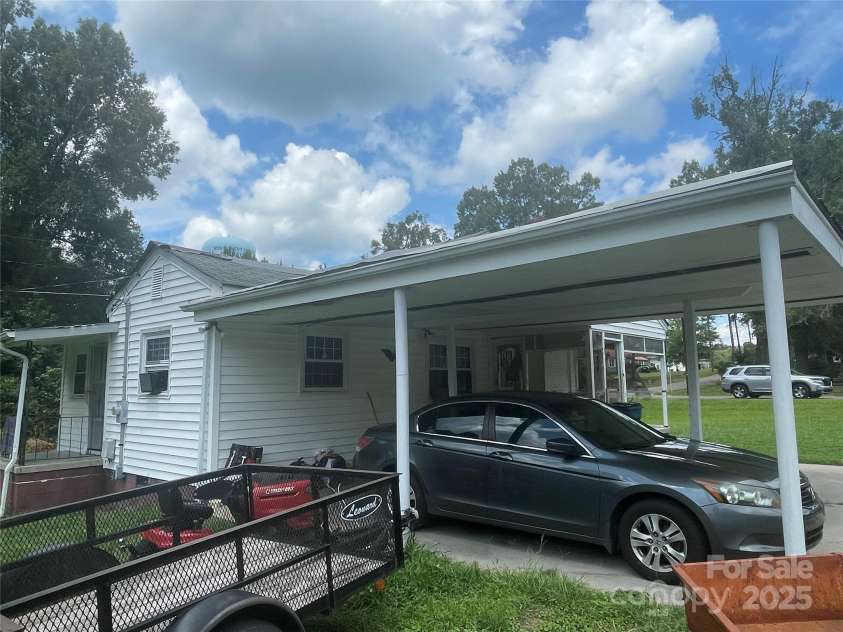 403 Mill Street, Biscoe, NC 27209.  MLS# CAR4287674, YatesRealty ID 31208. 