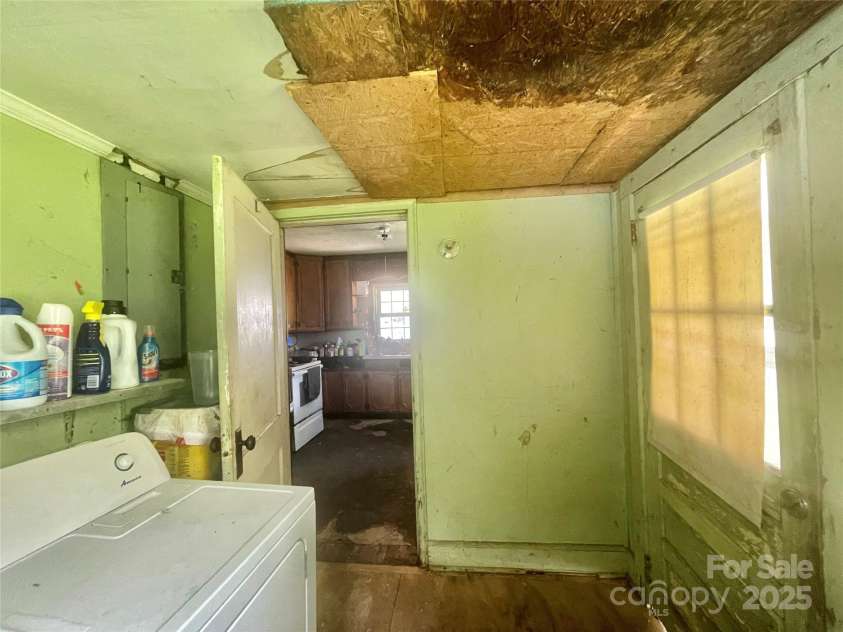 403 Mill Street, Biscoe, NC 27209.  MLS# CAR4287674, YatesRealty ID 31208. 