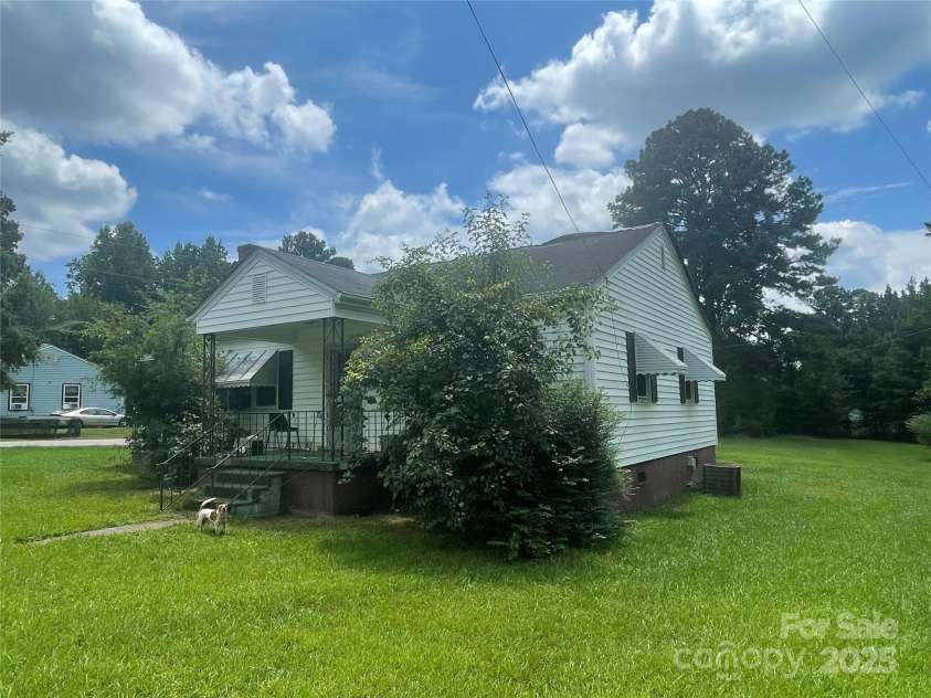 403 Mill Street, Biscoe, NC 27209.  MLS# CAR4287674, YatesRealty ID 31208. 