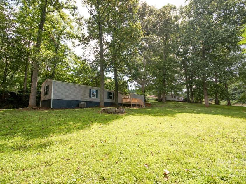 40 Pat Rogers Road, Franklin, NC 28734.  MLS# CAR4282169, YatesRealty ID 31209. 