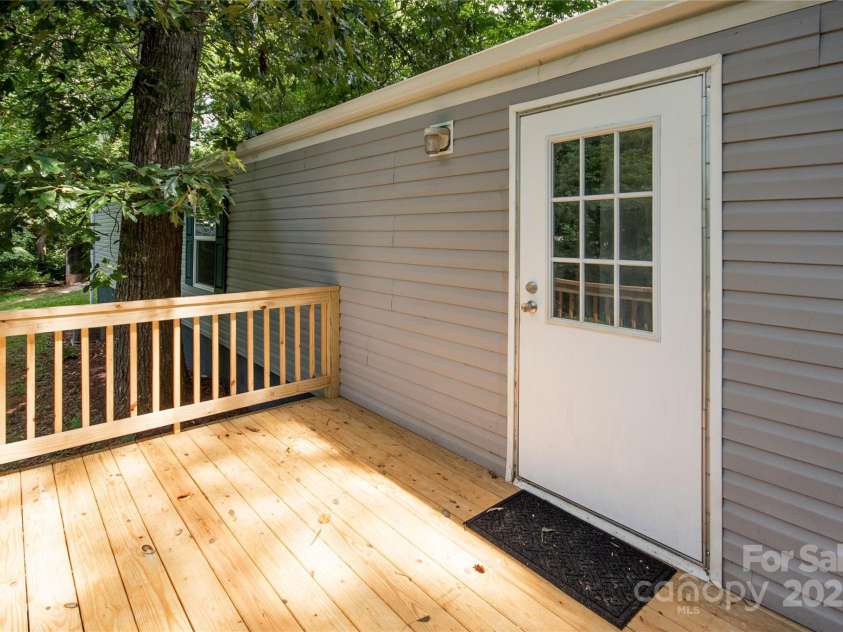 40 Pat Rogers Road, Franklin, NC 28734.  MLS# CAR4282169, YatesRealty ID 31209. 