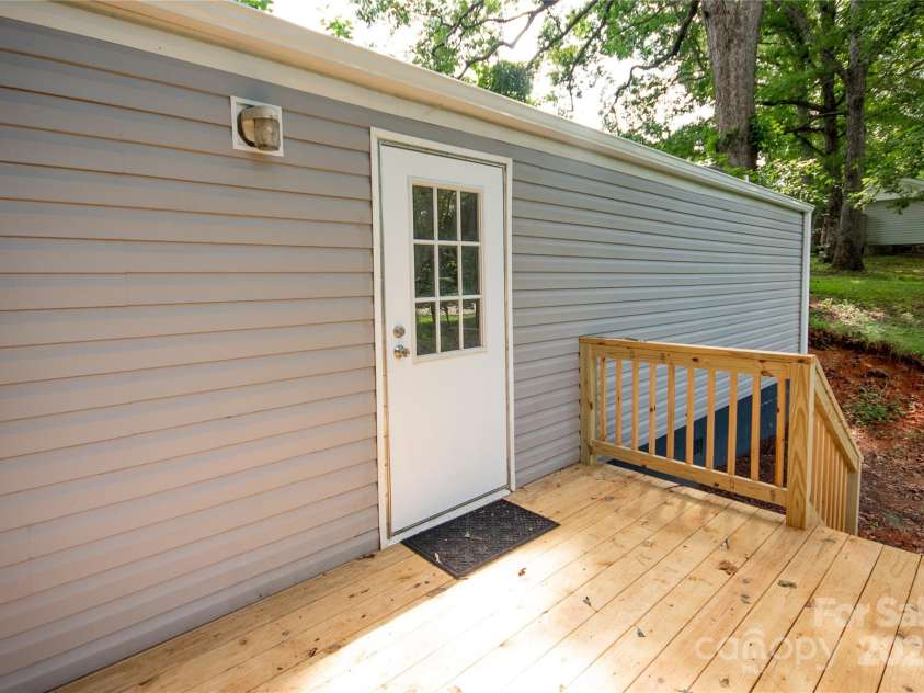 40 Pat Rogers Road, Franklin, NC 28734.  MLS# CAR4282169, YatesRealty ID 31209. 