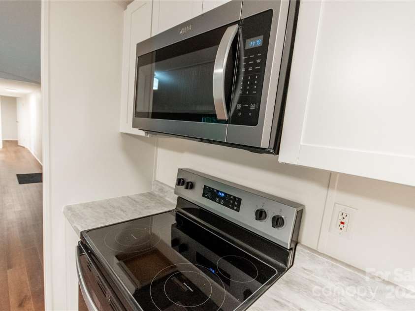 40 Pat Rogers Road, Franklin, NC 28734.  MLS# CAR4282169, YatesRealty ID 31209. Kitchen