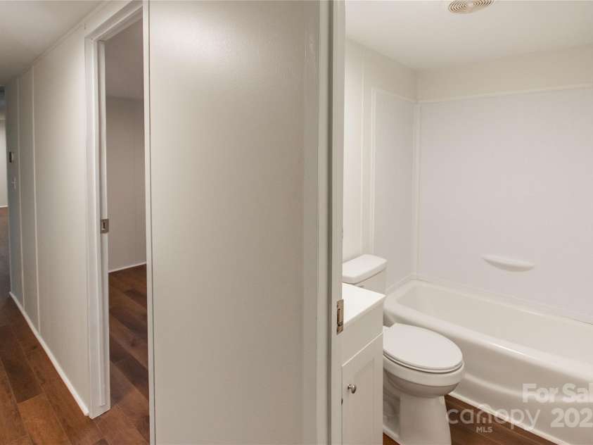 40 Pat Rogers Road, Franklin, NC 28734.  MLS# CAR4282169, YatesRealty ID 31209. Second Bath
