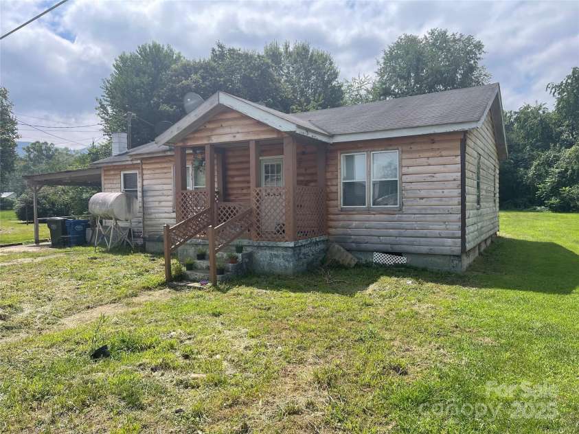 49 Robinson Street, Waynesville, NC 28786.  MLS# CAR4288484, YatesRealty ID 3121. 
